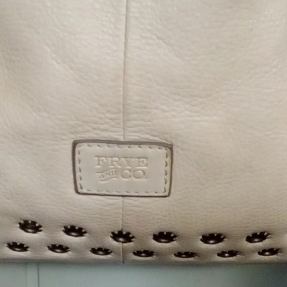 Frye and Co. Beige Leather‎ Shoulder Bag.